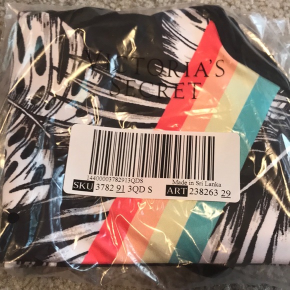 NEW VS PINK Ultimate Racerback Sport Bra - Picture 3 of 5